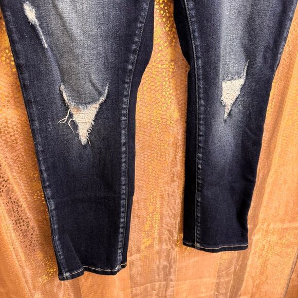 KanCan High Rise Ripped Distressed Cropped Jean Stretch Dark Wash Size 31/14 - Picture 5 of 10